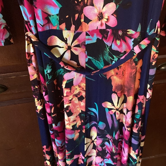 Dress - Picture 6 of 10